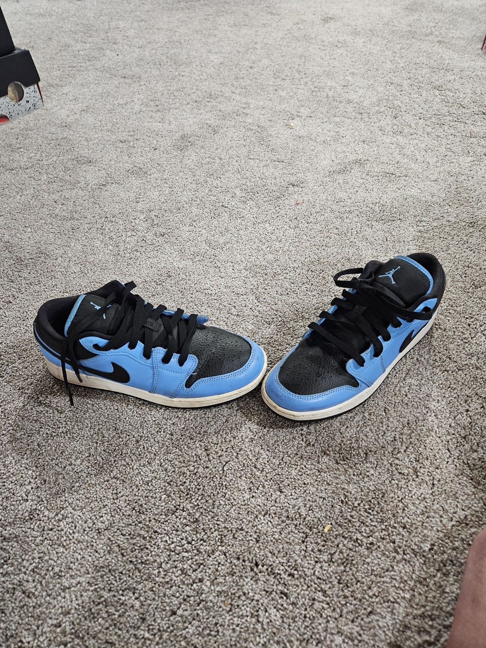 Nike Kids Low Top Sneakers in Black and Light Blue